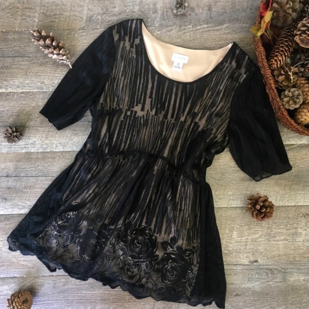 MOTHERHOOD MATERNITY Top - Black Lace Overlay Nude - Small - Roses